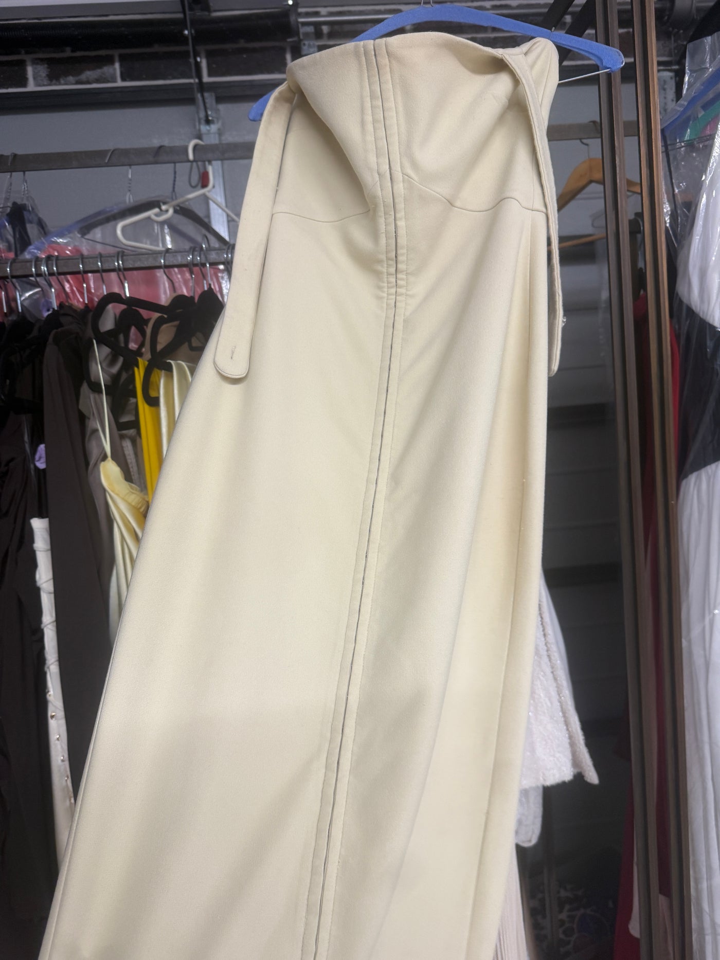 SELLING MIA- HOUSE OF CB